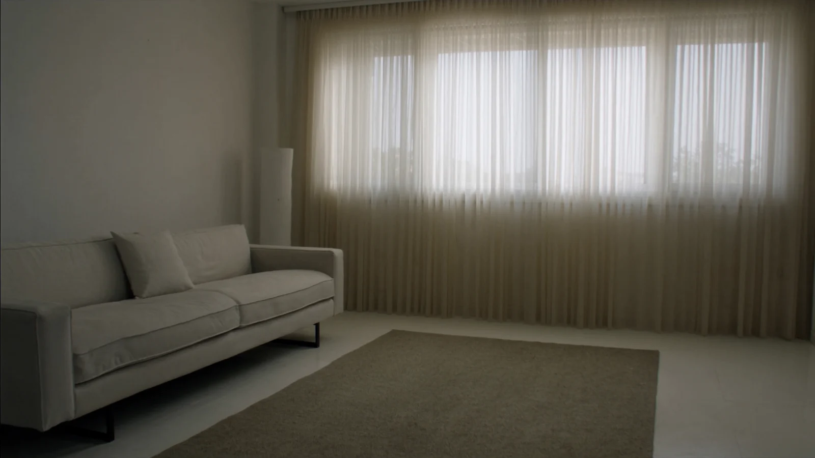Sala de estar tranquila em apartamento residencial